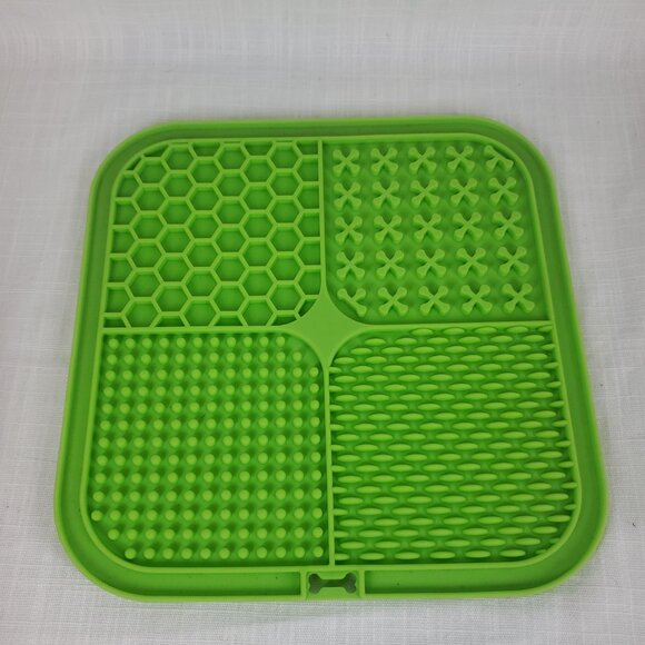Pet Licking Mats 2 Dog Paw 2 Hexagon 3 Square New - Picture 4 of 13
